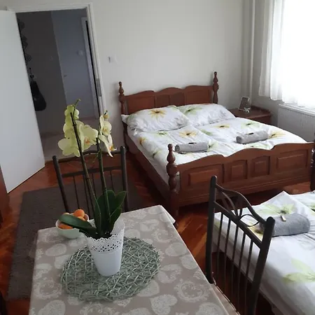 A. Maria Apartamento