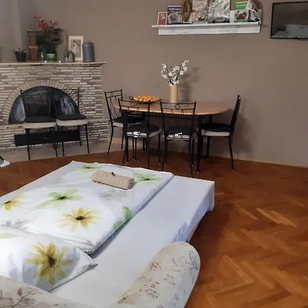 A. Maria Apartamento